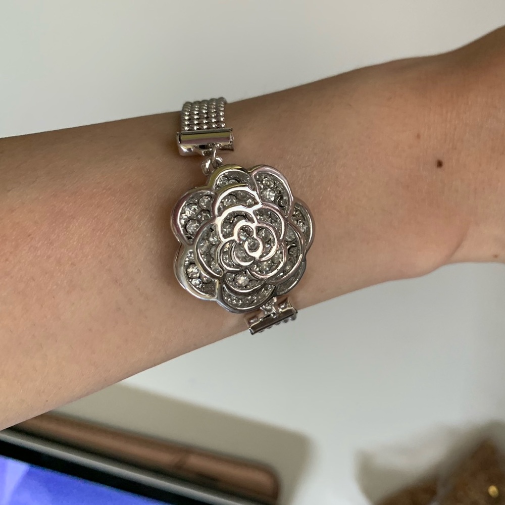 Silver rose bracket with gems - Picture 1 of 4